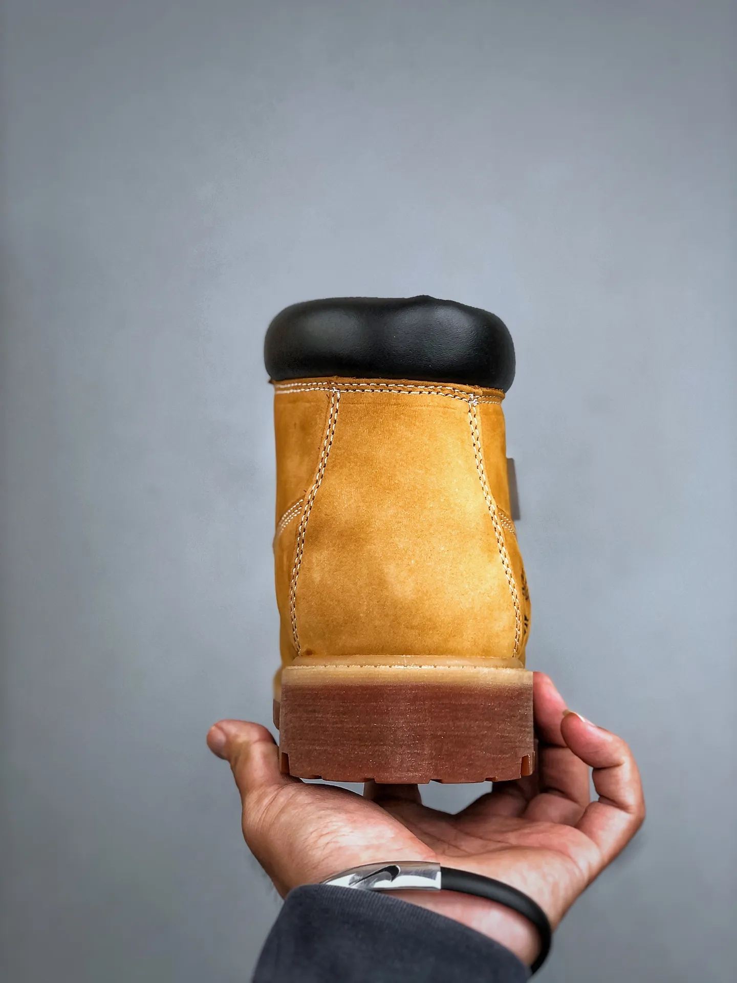 Local self-pickup 💰700 supports store placement, you can get the pure and original top quality, one-to-one original development version, Timberland, not bad at kicking/classic mid-top yellow 23061 Produced by the original channel of Zhongshan Baoyuan, the top-notch technology is newly upgraded, it can be called a genuine copy machine, the original imported waterproof leather, the original anti-counterfeiting label, the purple light can be scanned, the computer sewing line, the four lines are aligned, the horizontal folding is dynamic and water-repellent, the top genuine consistent injection molding process Art Rubber non-slip outsole resists cold and cracks Authentic and consistent all-leather collar/lining/shoes Equipped with anti-fatigue shock-absorbing honeycomb insole Highly comfortable Full set of original packaging accessories (comes with shoelaces, cleaning eraser, and counter bag) Size: 35 36 37 38 39 39.5 40 41 42 43 44 45 Men’s size runs one size larger